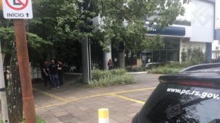 Criminosos assaltam banco em Porto Alegre e levam mais de R$ 1,2 milhão 