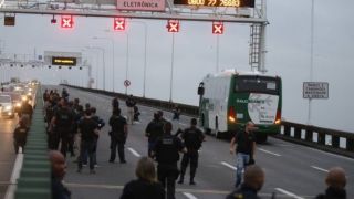 Homem armado faz passageiros reféns em ônibus na Ponte Rio-Niterói