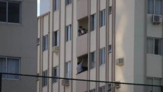 Advogado suspeito de matar a namorada se entrega à polícia após 24 horas de negociações