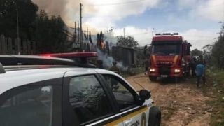 Homem é executado e casa com familia dentro é incendiada em Alvorada