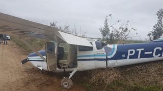 Avião que transportava droga faz pouso forçado em Curitiba