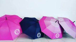 Sombrinhas temáticas do outubro rosa e novembro azul estarão disponíveis na AAPECAN