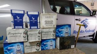 Receita Federal de Pelotas intercepta veículo com bebidas estrangeiras na BR-116