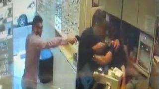 Pai e filho são mortos a tiros em ataque a Ótica e Relojoaria