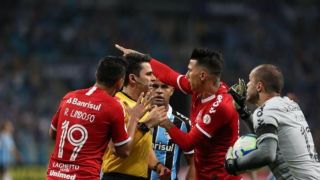 Árbitro do Gre-Nal 422 ganha em um mês o que Tréllez e André recebem em um dia