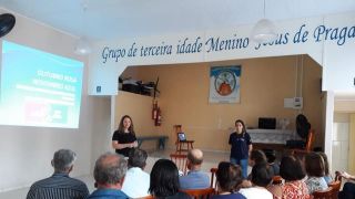 Grupo da terceira idade participa de palestra sobre câncer de próstata e mama