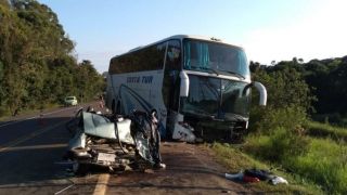 Quatro pessoas morrem em acidente entre carro e ônibus no Norte do RS