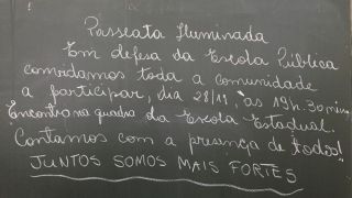 Professores estaduais realizam Passeatas Iluminadas