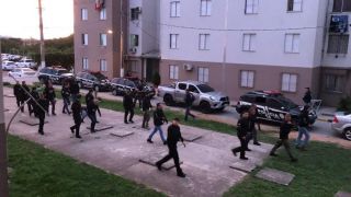 Operação combate grupo suspeito de extorquir e ameaçar moradores de condomínios em Pelotas