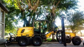 Prefeitura compra motoniveladora nova