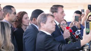 Bolsonaro diz que mortes por Covid-19 devem ser direcionadas a governadores e prefeitos