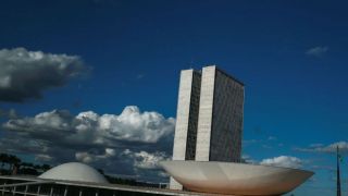 Senado aprova projeto que dá à Anvisa 72 horas para avaliar remédio estrangeiro