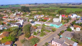 Agricultor morre com descarga elétrica de um raio enquanto usava o celular