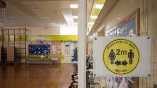 Reabertura das escolas provoca polêmica na Inglaterra