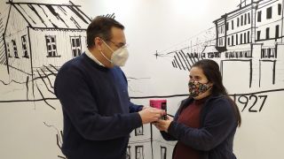 Moradora de Bento Gonçalves doa economias que seriam para férias a hospital que trata coronavírus