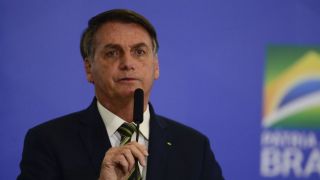 Bolsonaro fala em live sobre o risco de endividamento público
