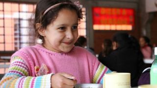 Farinha de arroz é incluída na merenda escolar do Estado