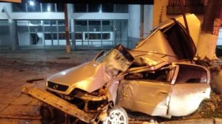 Fuga acaba em acidente de trânsito com três criminosos feridos no bairro Glória, em Porto Alegre