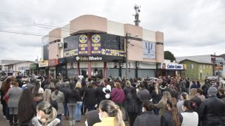 Moradores de Ametista do Sul pedem justiça em protesto por morte de empresária durante assalto