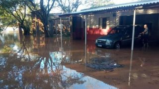 Rio Uruguai transborda em São Borja e ameaça Itaqui e Uruguaiana