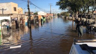 Enchente chega à Região Metropolitana de Porto Alegre e deixa moradores fora de casa em Eldorado do Sul