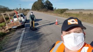 Operação "tapa buracos" é realizada na ERS-350 entre Arambaré e Camaquã