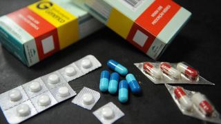 Governo zera tarifas de 34 medicamentos usados no combate à covid-19