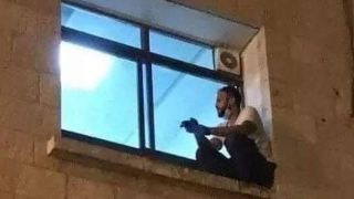 Filho escala parede do hospital até janela e se despede da mãe internada por coronavírus