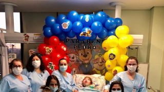 Menino ganha festa surpresa em centro de terapia intensiva de hospital em Passo Fundo